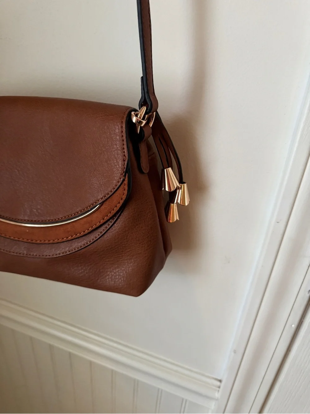Brown LC Lauren Conrad Blair crossbody bag rose gold-tone and adjustable strap